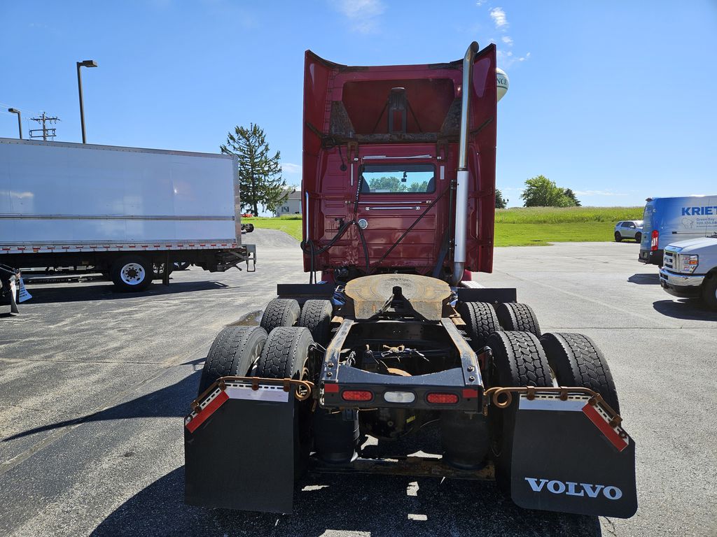 2012 VOLVO VNM64T200 V557337U - image 4 of 6