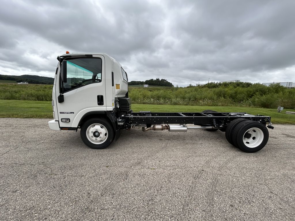 2024 ISUZU NPR-HD GAS IZ221059 - image 2 of 6