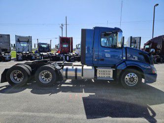 2017 VOLVO VNL V992001UA - image 6 of 6