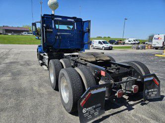 2017 VOLVO VNL V992001UA - image 3 of 6