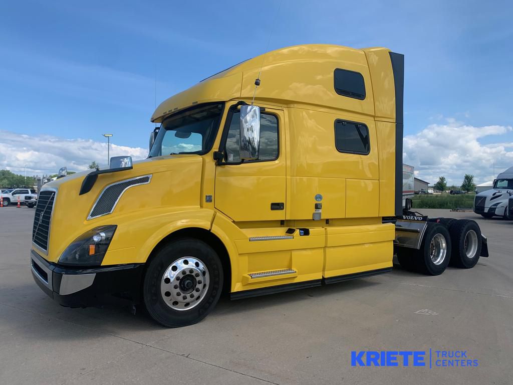 2018 VOLVO VNL V889329U - image 1 of 6