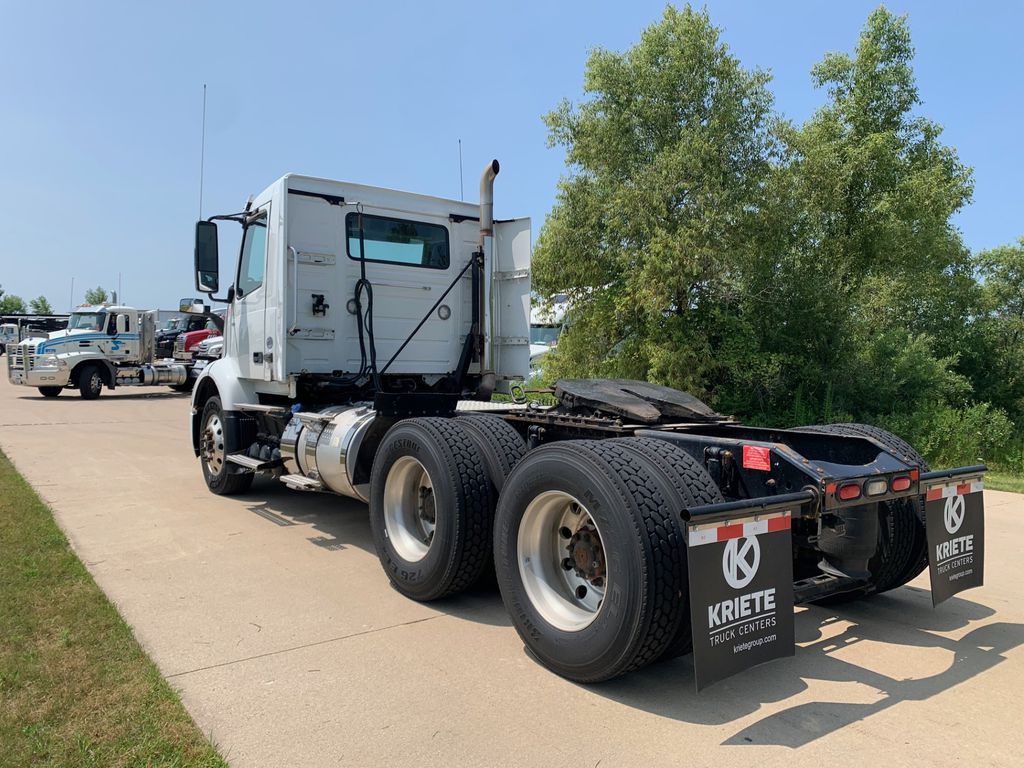 2019 VOLVO VNR64T-300 V904948U - image 3 of 6