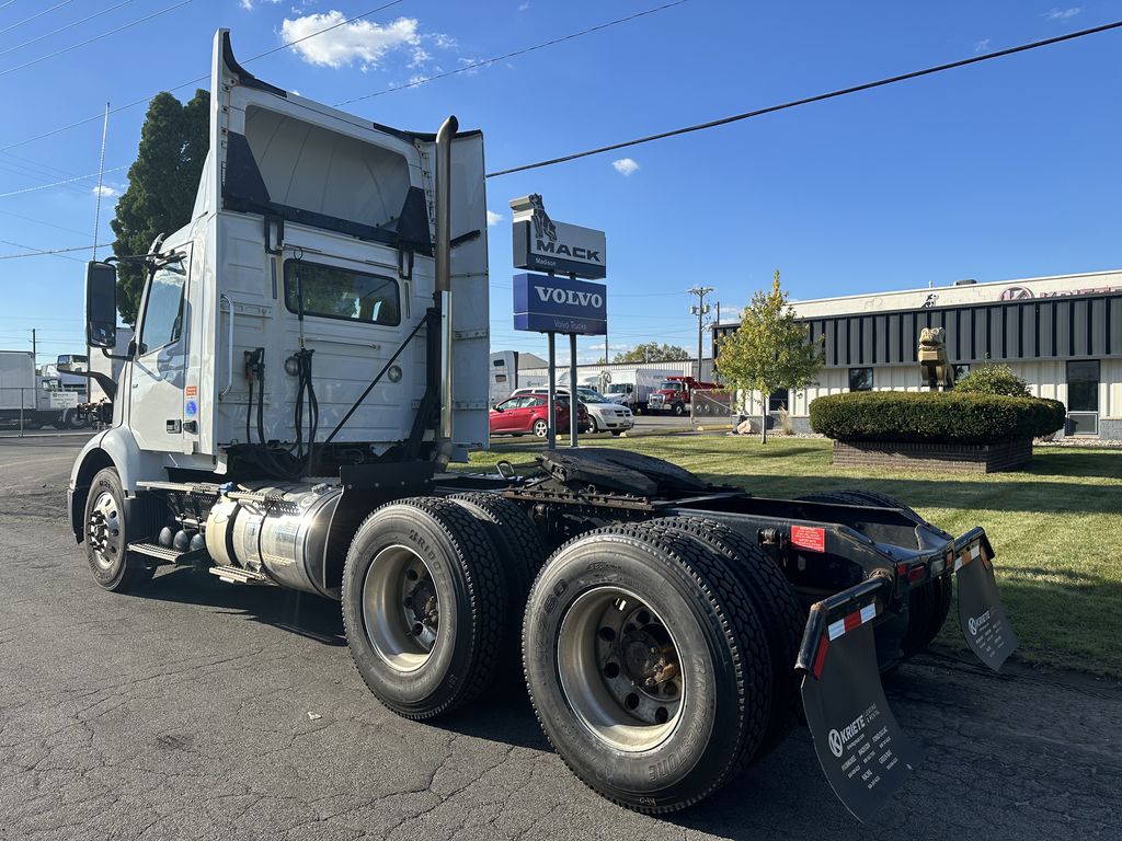 2018 VOLVO VNR64T-300 V900057U - image 3 of 6