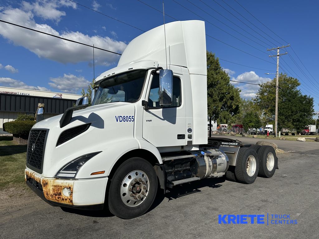 2018 VOLVO VNR64T-300 V900055U - image 1 of 6