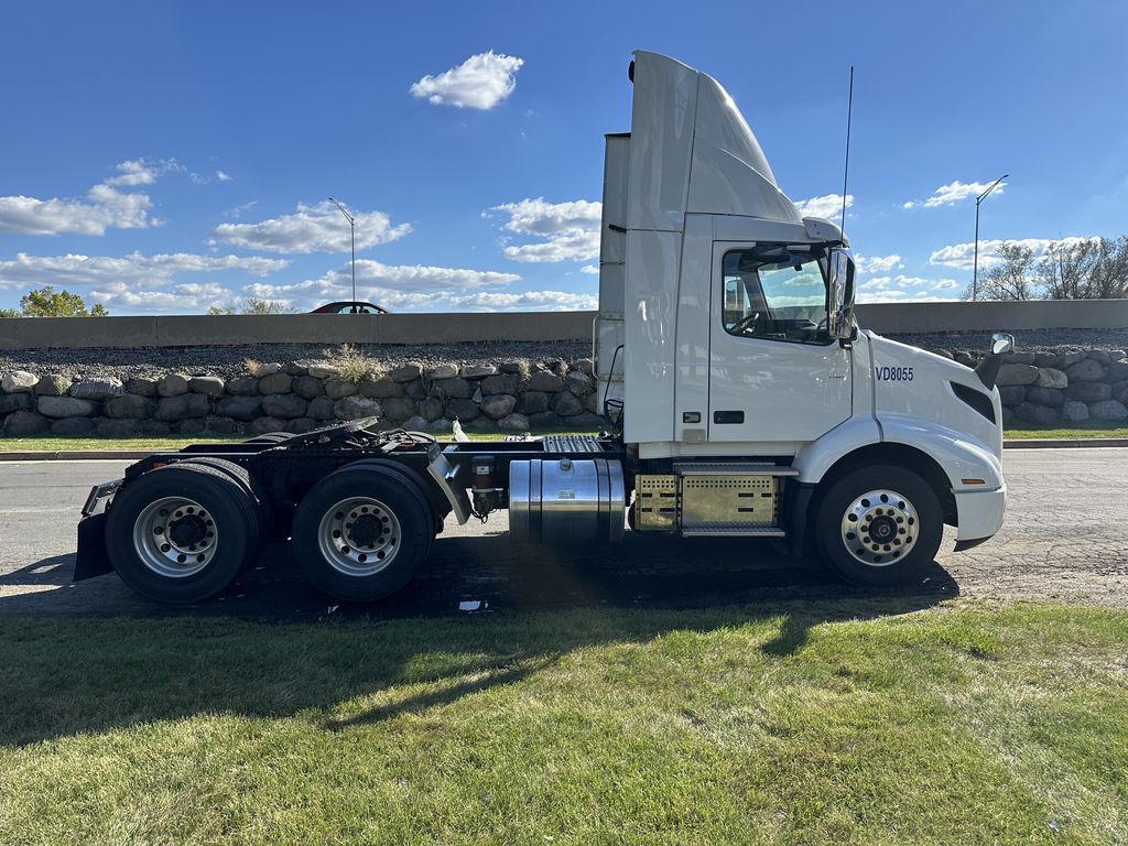 2018 VOLVO VNR64T-300 V900055U - image 6 of 6