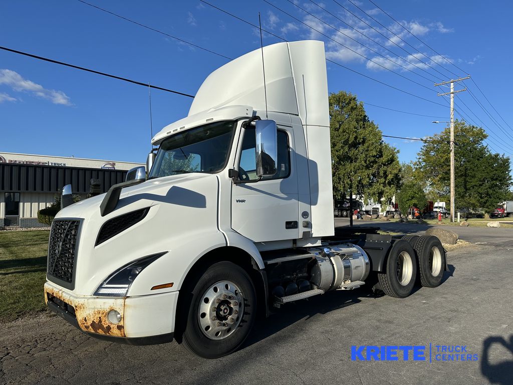 2018 VOLVO VNR64T-300 V900059U - image 1 of 6