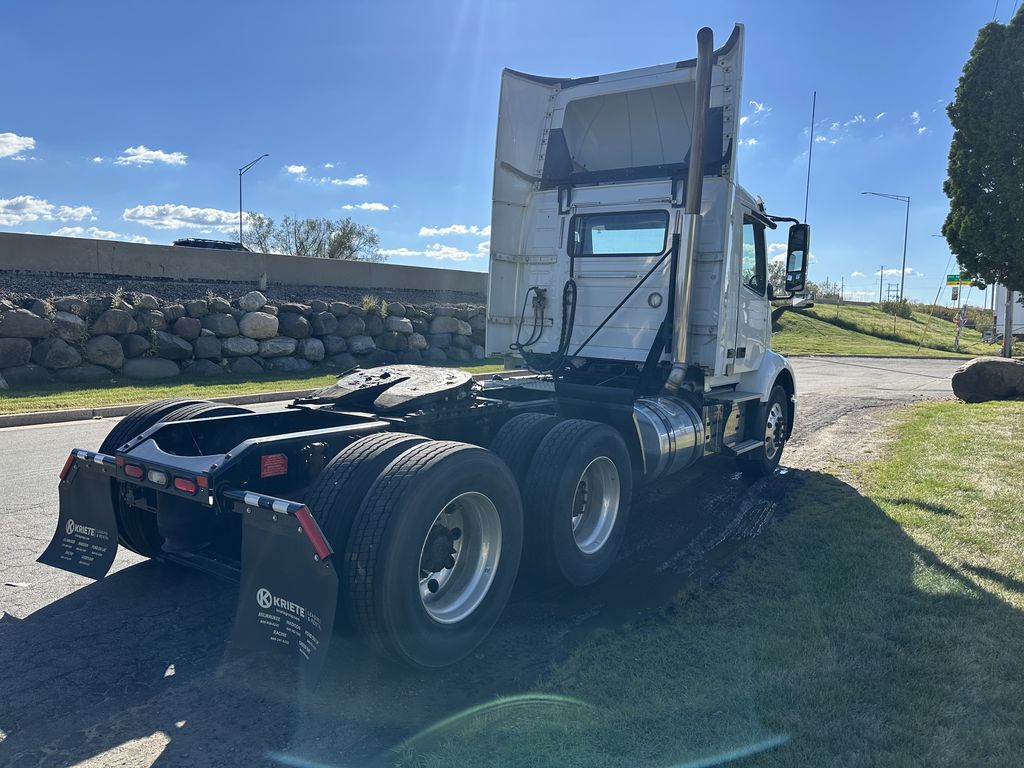 2018 VOLVO VNR64T-300 V900055U - image 5 of 6