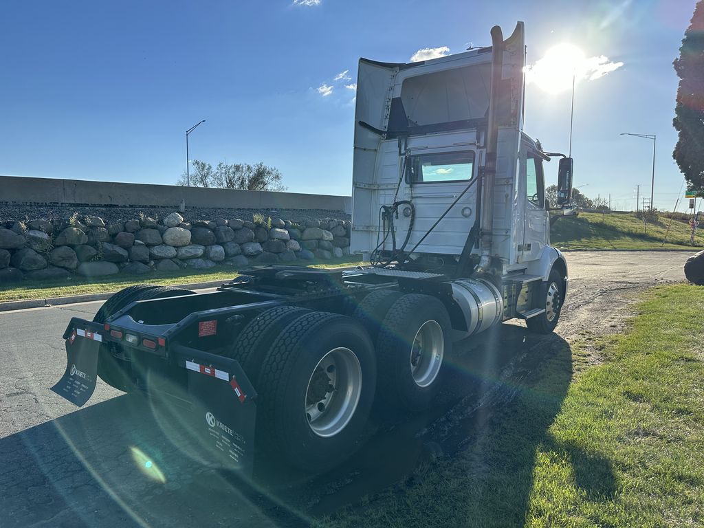 2018 VOLVO VNR64T-300 V900059U - image 5 of 6