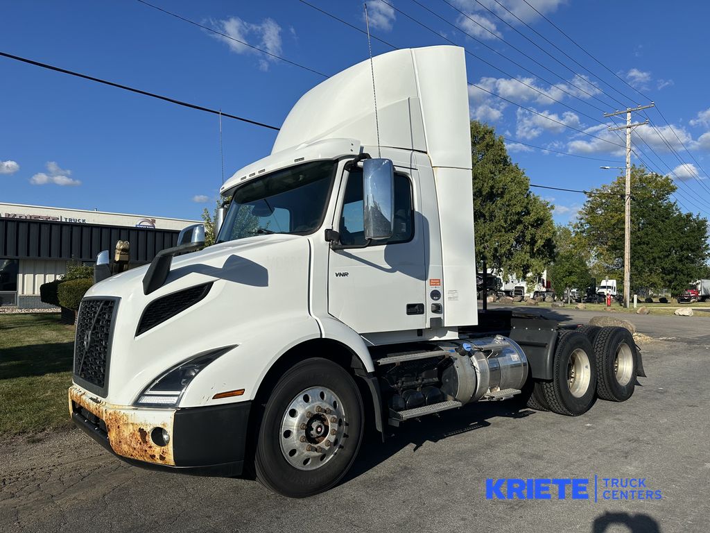 2018 VOLVO VNR64T-300 V900057U - image 1 of 6