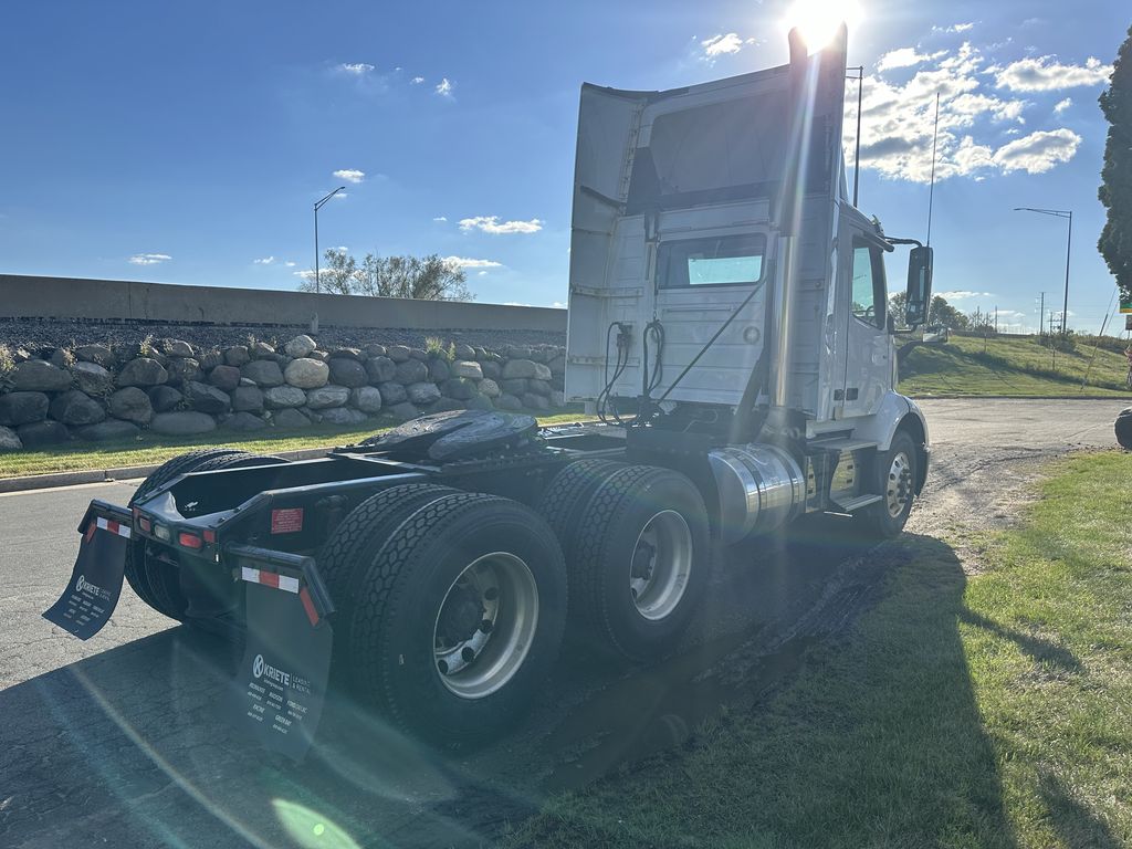 2018 VOLVO VNR64T-300 V900057U - image 5 of 6