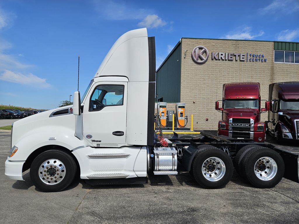 2019 KENWORTH T680 KW243876U - image 2 of 6