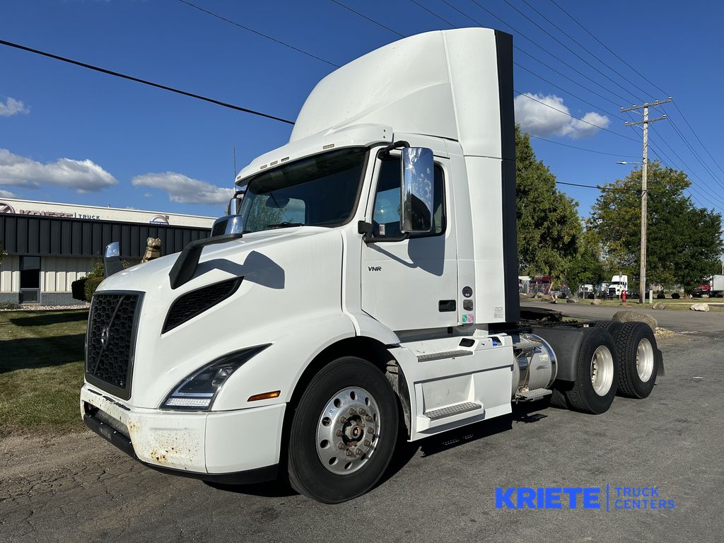 2019 VOLVO VNR64T-300 V200604U - image 1 of 6