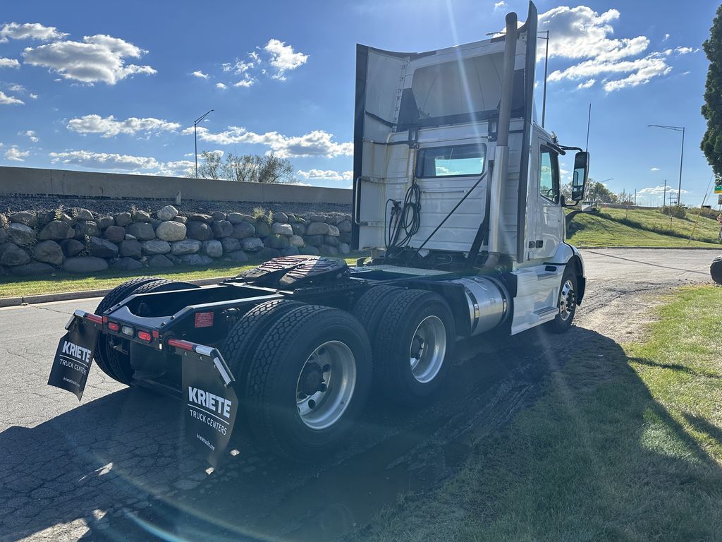 2019 VOLVO VNR64T-300 V200604U - image 5 of 6