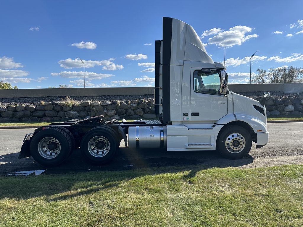 2019 VOLVO VNR64T-300 V200604U - image 6 of 6