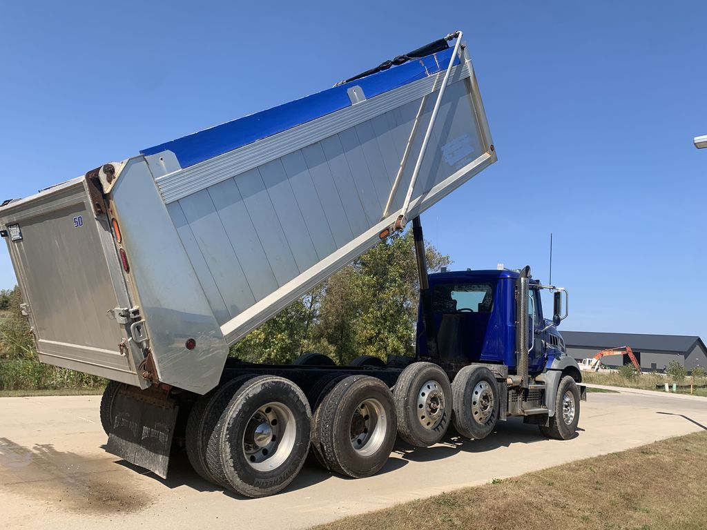 2020 MACK GR64B MAC12693U - image 5 of 6