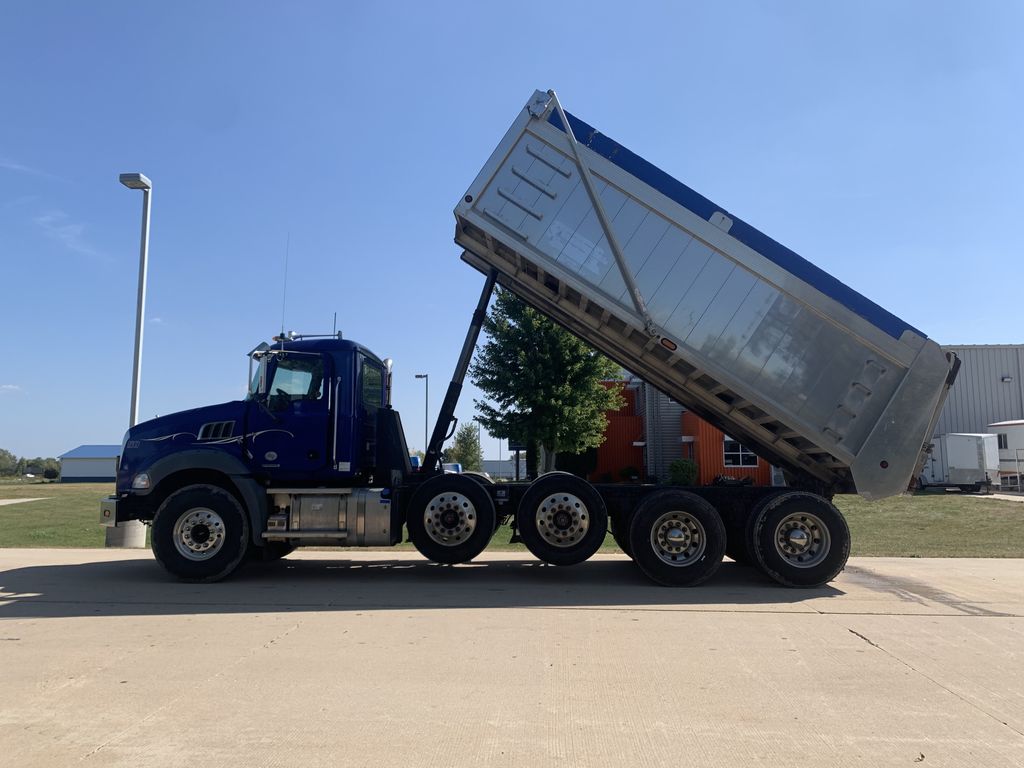 2020 MACK GR64B MAC12693U - image 2 of 6