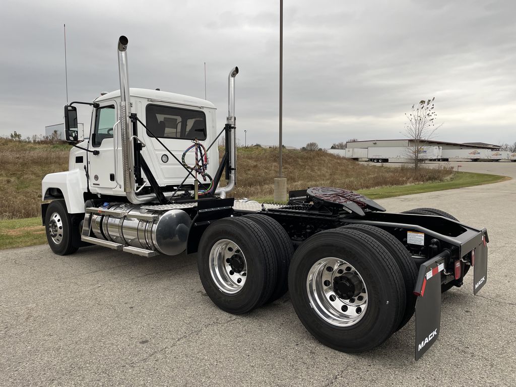 2025 MACK PI64T DC PI016992 - image 3 of 6