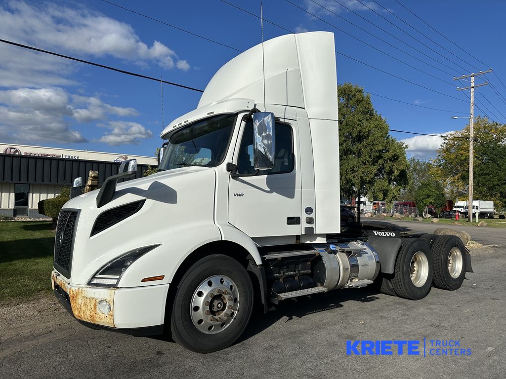 2018 VOLVO VNR64T-300 V900056U - image 1 of 6