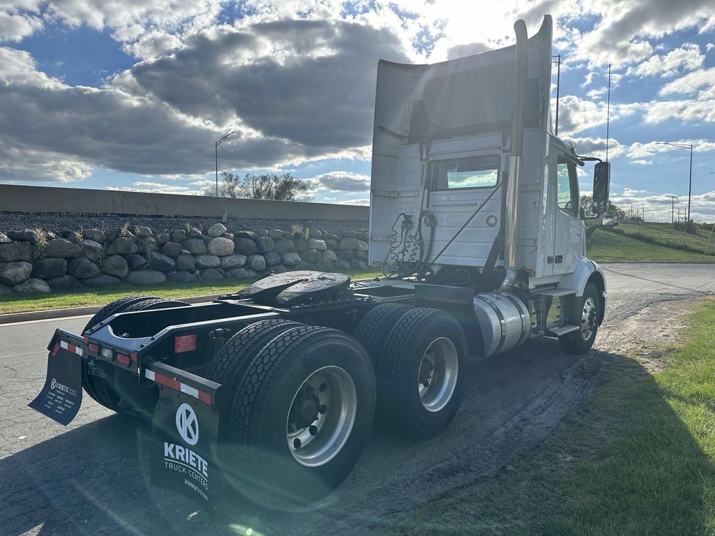 2018 VOLVO VNR64T-300 V900056U - image 5 of 6