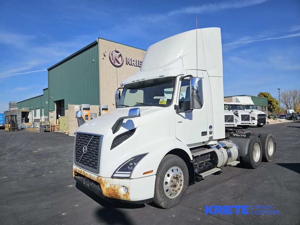 2018 VOLVO VNR64T-300 V900058U - image 1 of 6