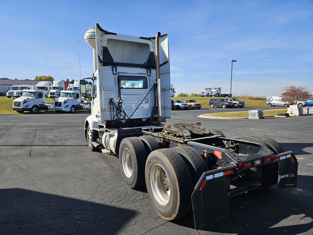 2018 VOLVO VNR64T-300 V900058U - image 3 of 6