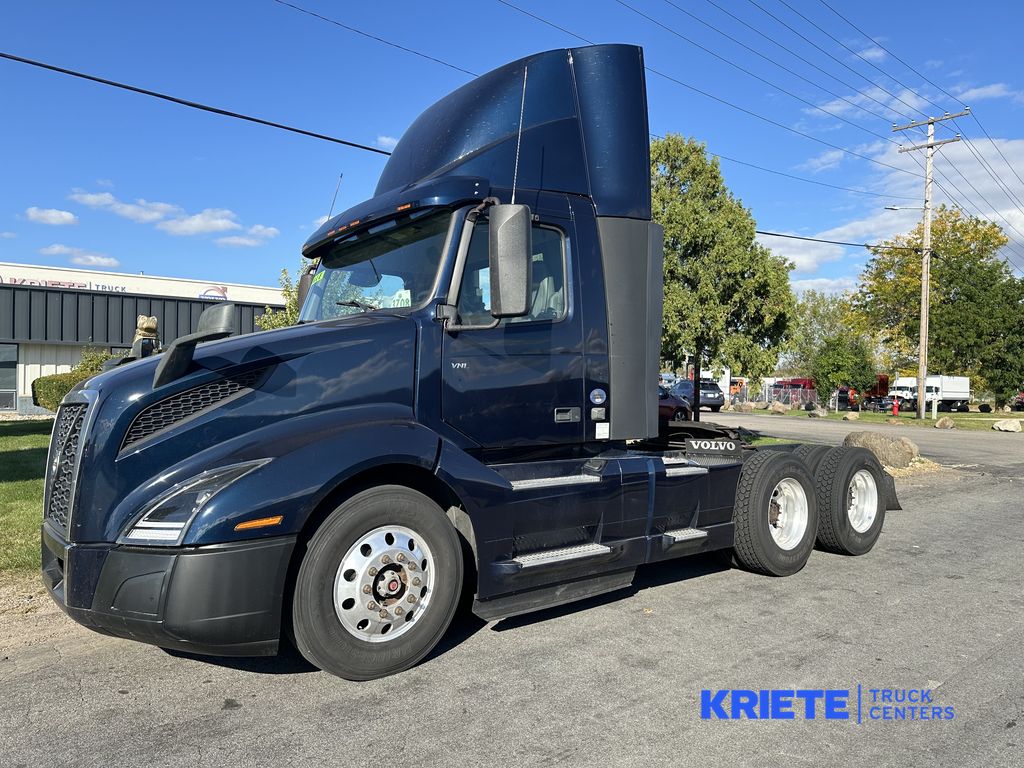 2019 VOLVO VNL64T-300 V214510U - image 1 of 6