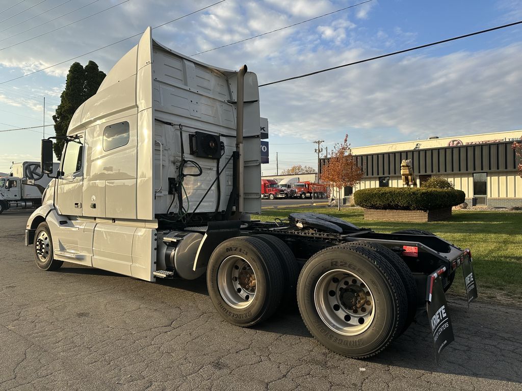 2019 VOLVO VNL64T740 V205019U - image 3 of 6