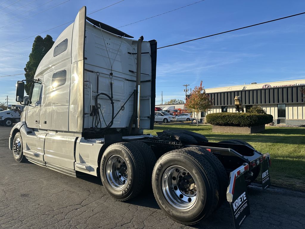 2019 VOLVO VNL64T760 V889657U - image 3 of 6