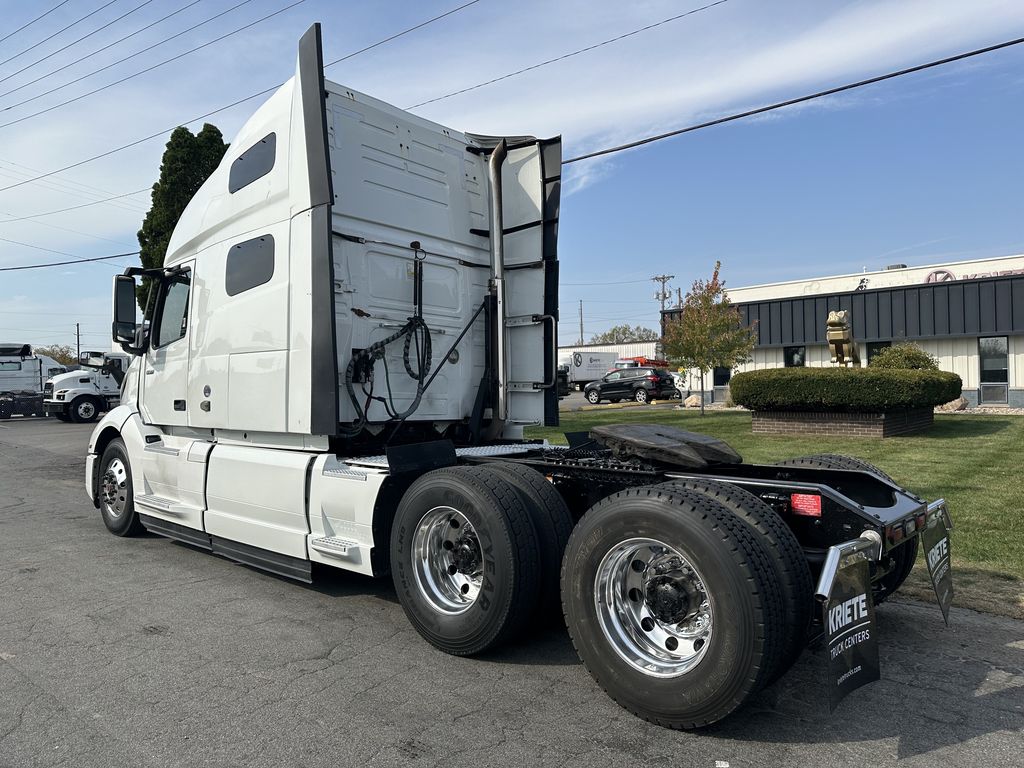 2019 VOLVO VNL64T760 V889660U - image 3 of 6