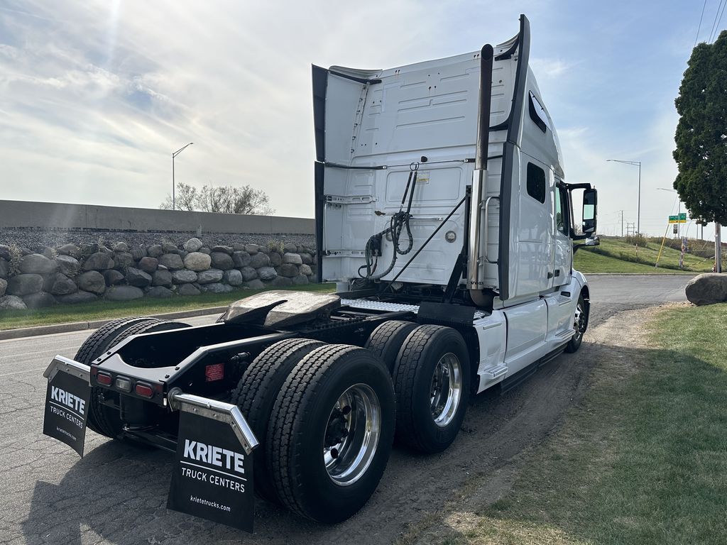 2019 VOLVO VNL64T760 V889660U - image 5 of 6