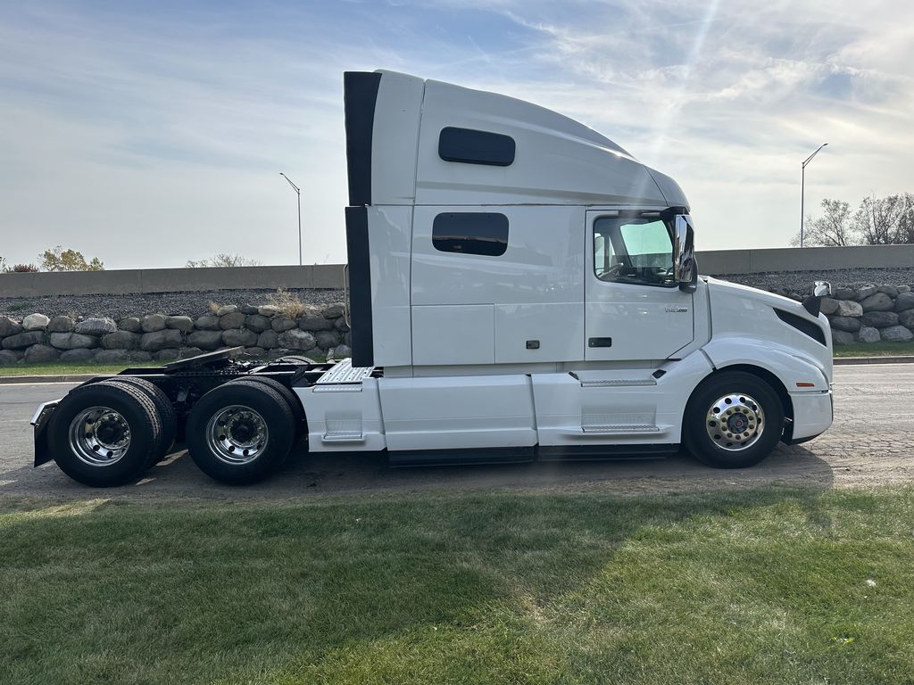 2019 VOLVO VNL64T760 V889660U - image 6 of 6