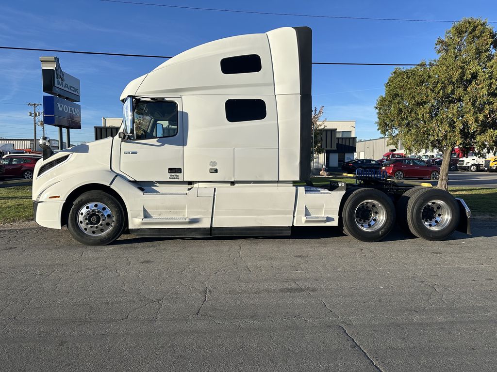 2019 VOLVO VNL64T760 V889657U - image 2 of 6