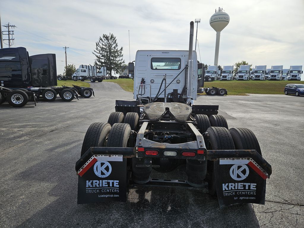 2019 VOLVO VNR64T-300 V200031U - image 4 of 6