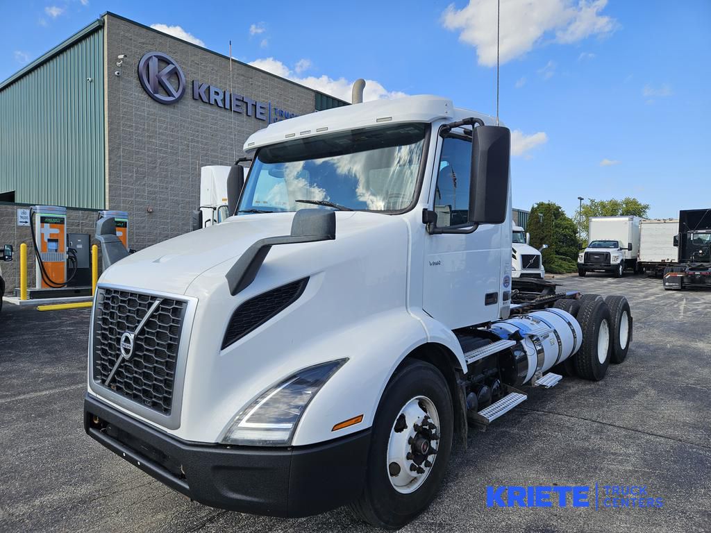 2019 VOLVO VNR64T-300 V200030U - image 1 of 6