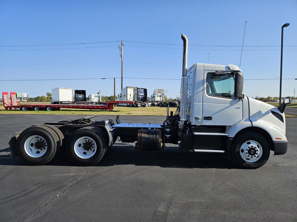 2019 VOLVO VNR64T-300 V200032U - image 6 of 6