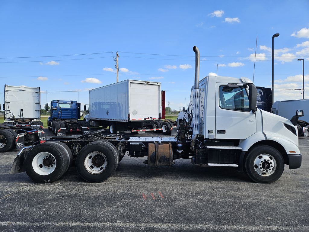 2019 VOLVO VNR64T-300 V200030U - image 6 of 6