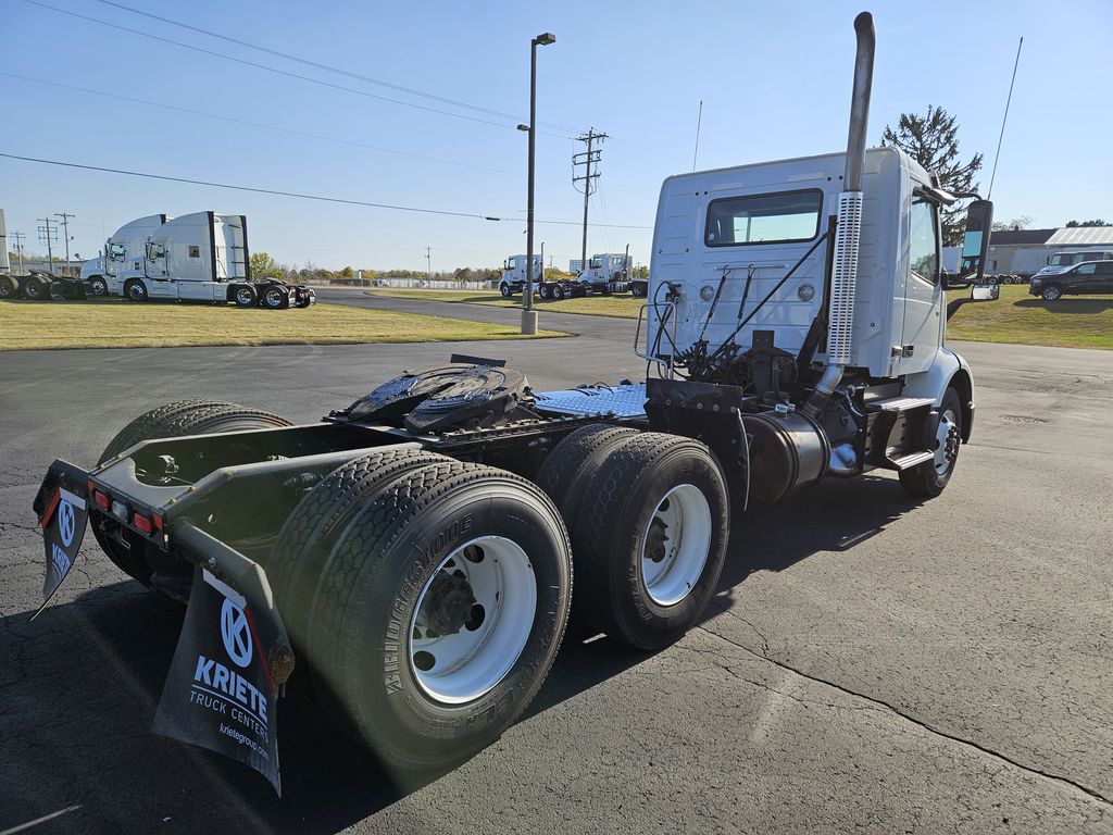 2019 VOLVO VNR64T-300 V200032U - image 5 of 6