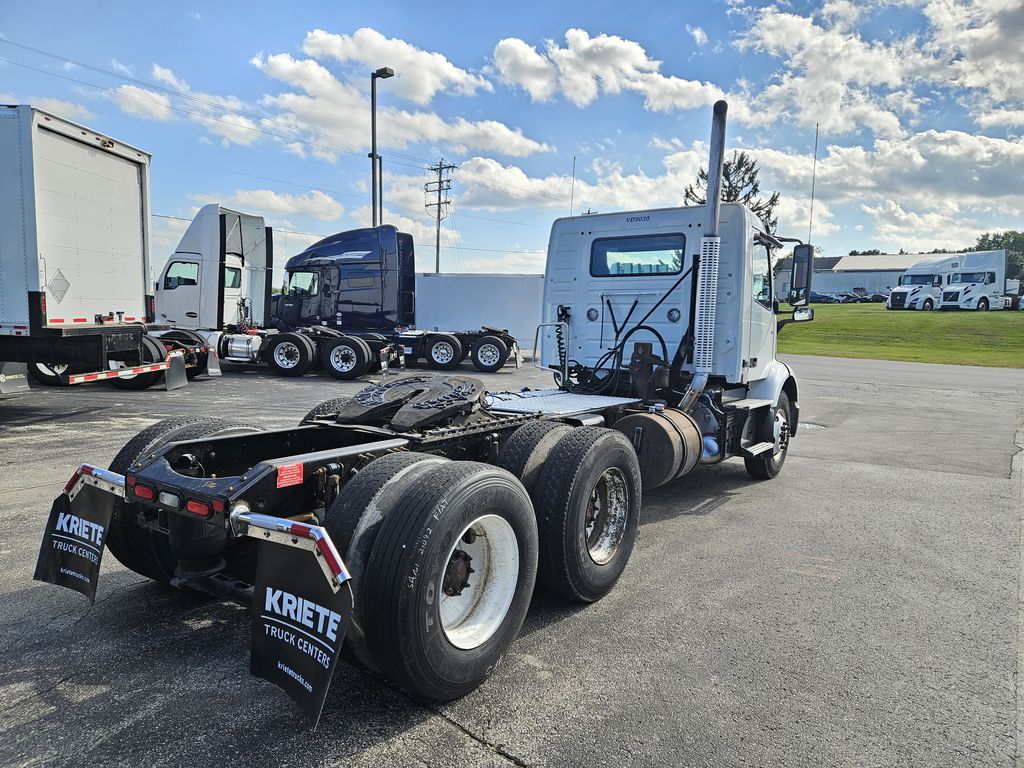 2019 VOLVO VNR64T-300 V200030U - image 5 of 6