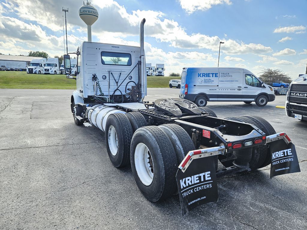 2019 VOLVO VNR64T-300 V200030U - image 3 of 6