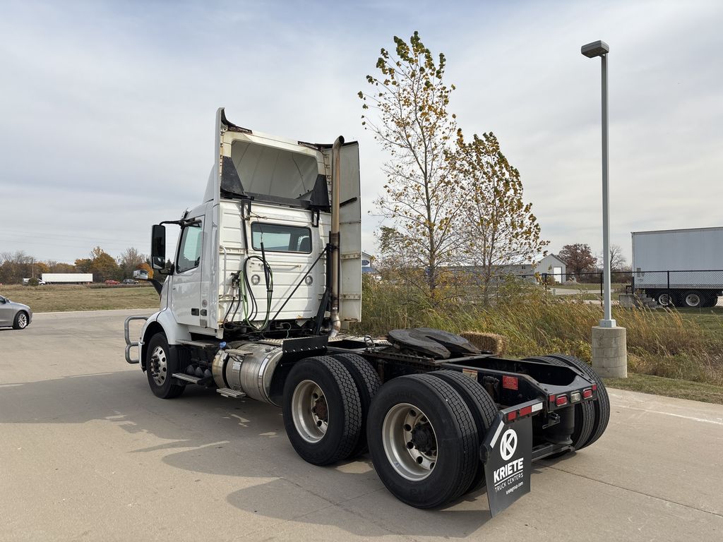 2019 VOLVO VNR64T-300 V901625U - image 3 of 6