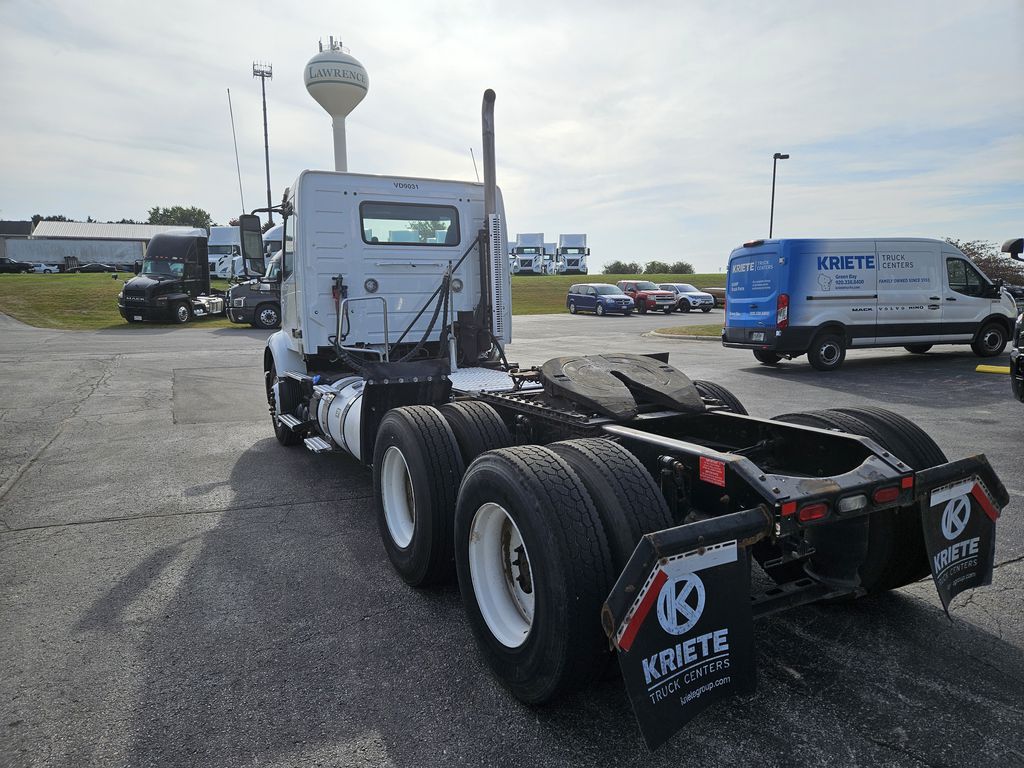 2019 VOLVO VNR64T-300 V200031U - image 3 of 6