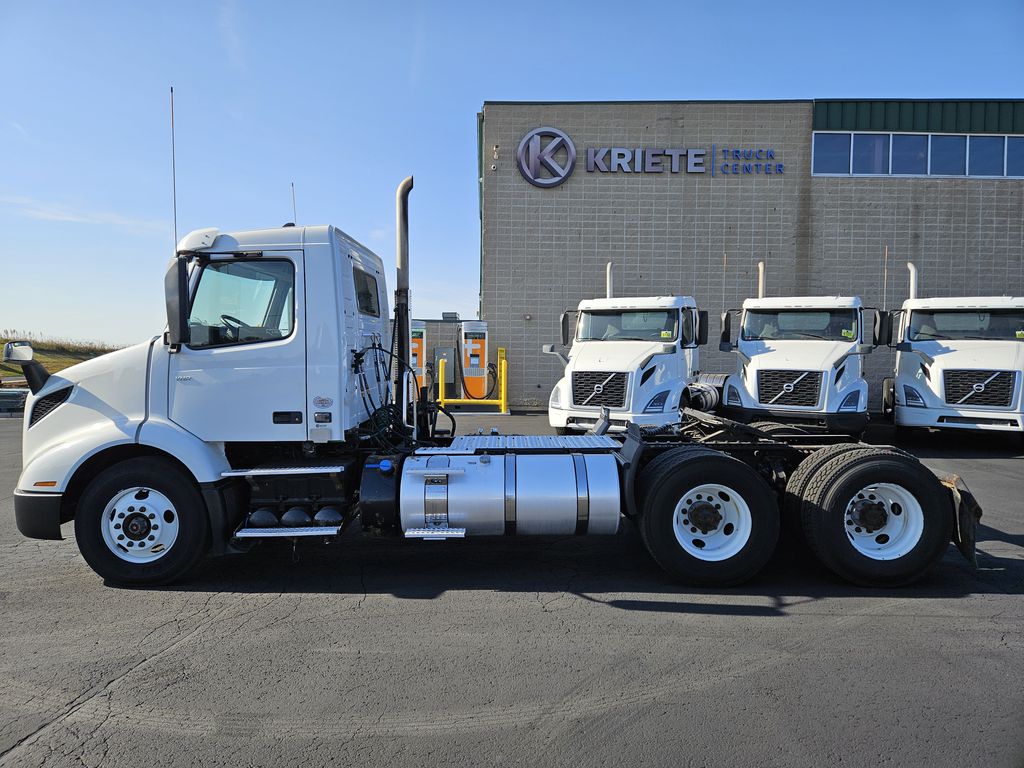 2019 VOLVO VNR64T-300 V200032U - image 2 of 6