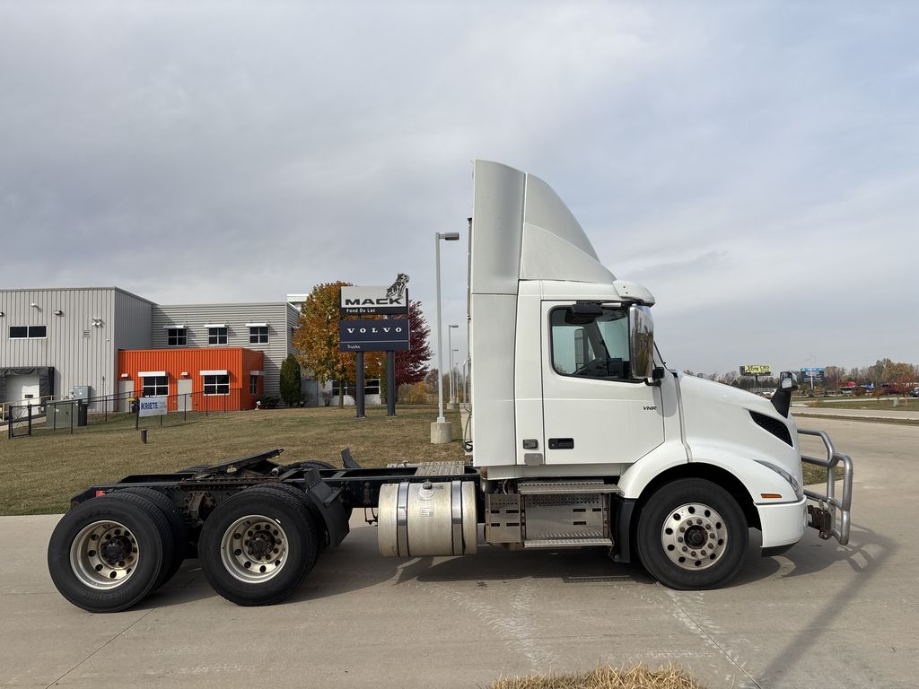 2019 VOLVO VNR64T-300 V901625U - image 6 of 6