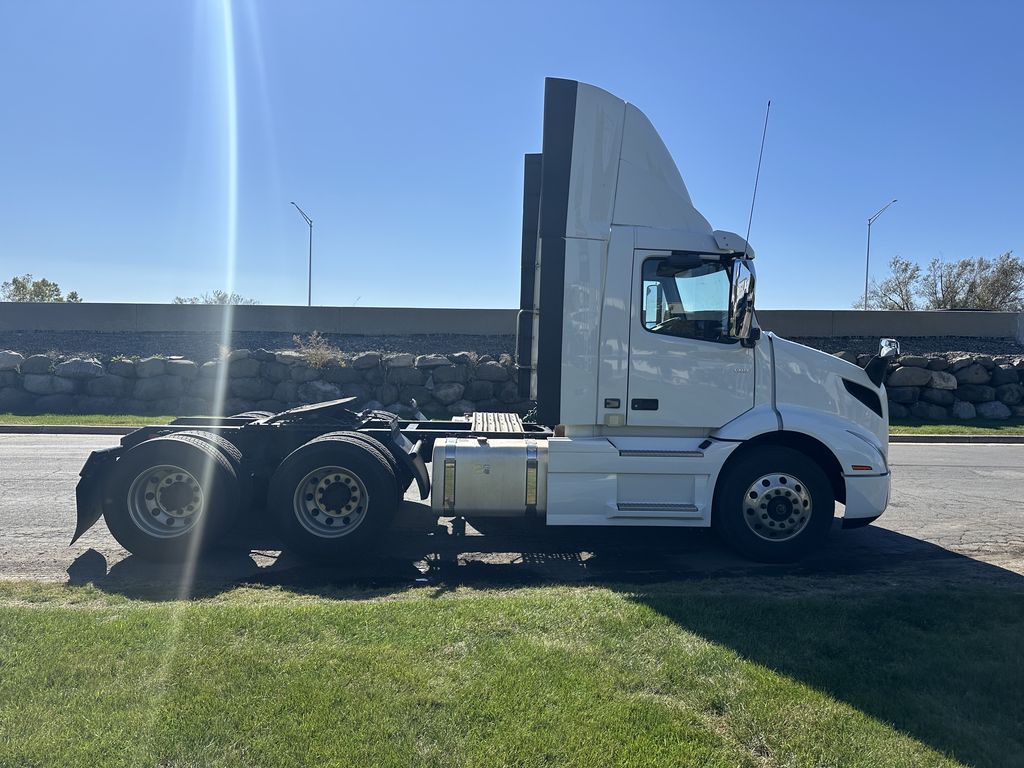 2019 VOLVO VNR64T-300 V220187U - image 6 of 6