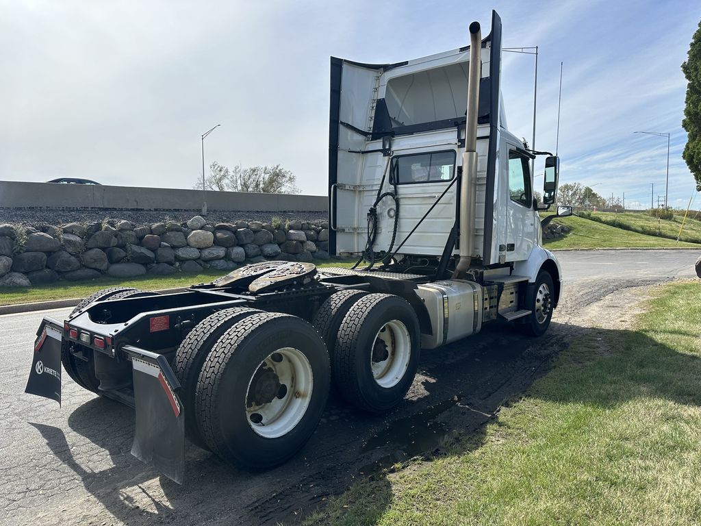 2019 VOLVO VNR64T-300 V200483U - image 5 of 6