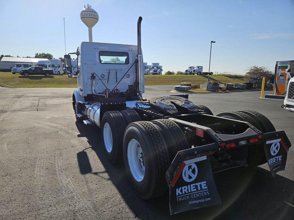 2019 VOLVO VNR64T-300 V200032U - image 3 of 6