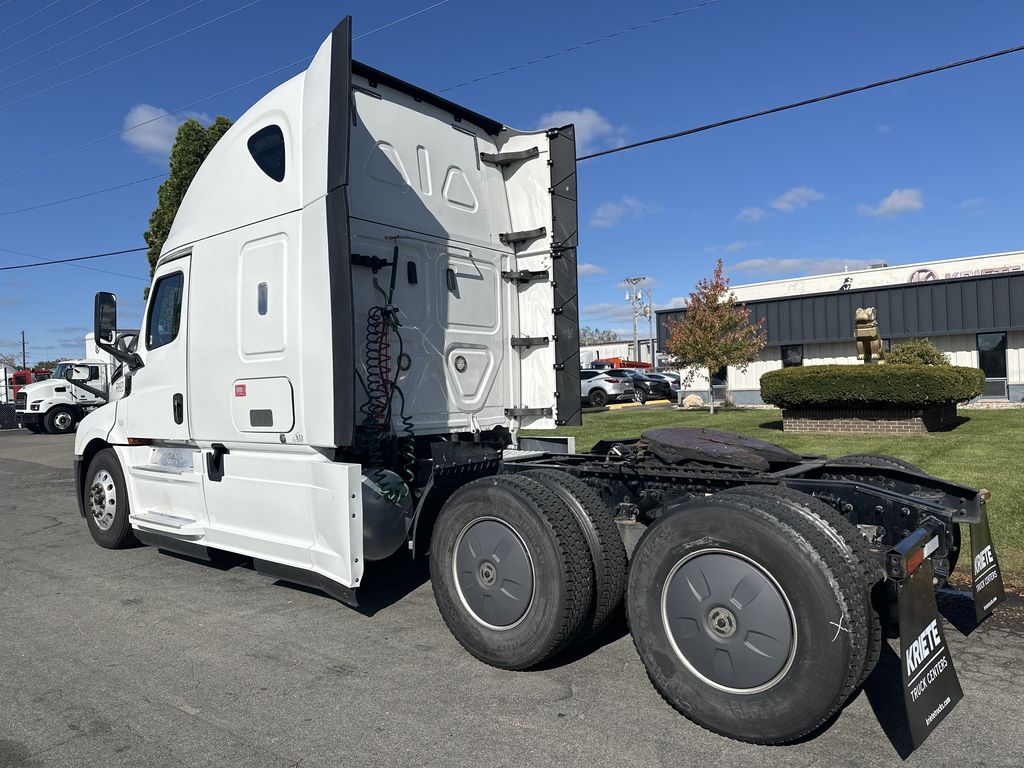 2020 FREIGHTLINER CASCADIA 126 FR6260U - image 3 of 6