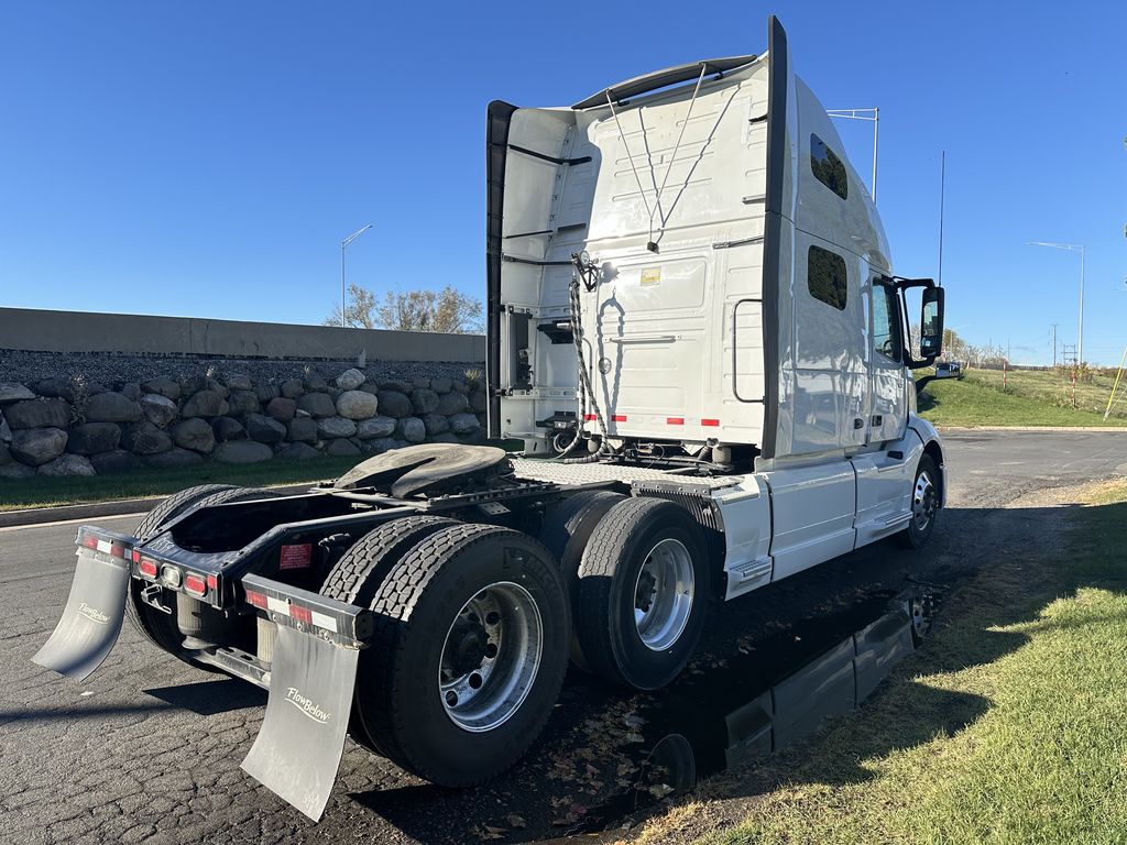 2021 VOLVO VNL64T760 V268634U - image 5 of 6