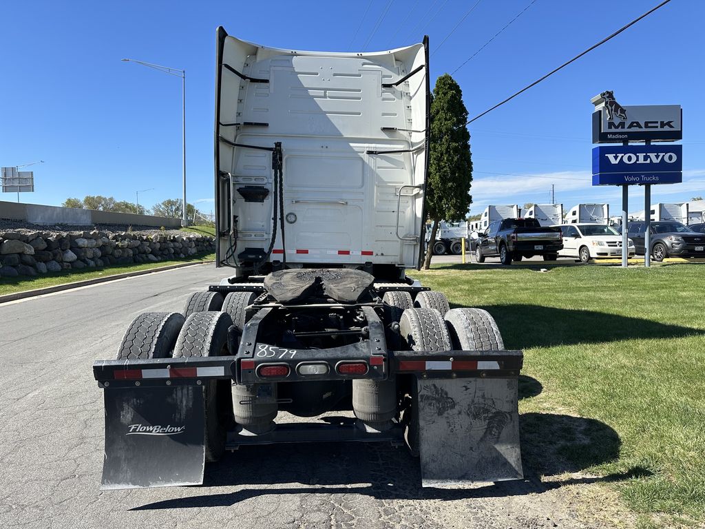 2021 VOLVO VNL64T760 V274049U - image 4 of 6