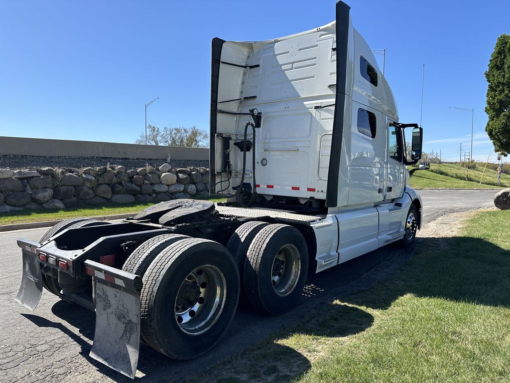 2021 VOLVO VNL64T760 V274049U - image 5 of 6